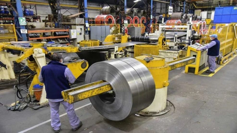 Empresarios metalúrgicos advirtieron que “el sector perdió casi 22 mil puestos de trabajo” y que “la posibi…