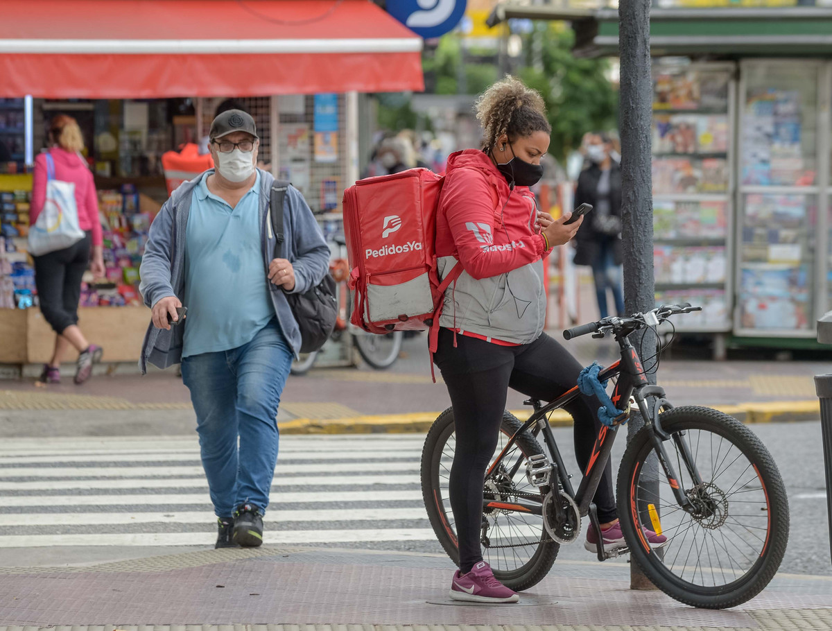 La crisis de ingresos no cede y ya son más de 1.6 millones los argentinos que tienen más de un empleo para …