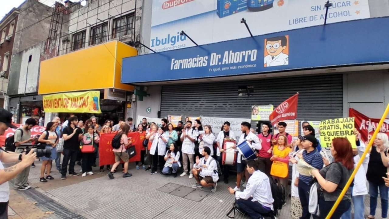 Quiebra de Dr. Ahorro: Sus trabajadores marchan para reclamar el pago de sueldos e indemn…