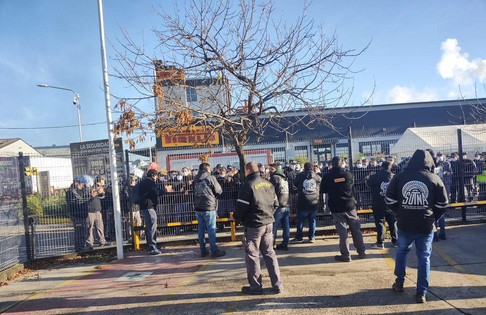 Por la caída de las ventas, Pirelli paraliza por completo la producción en su planta de Merlo y lanza un re...