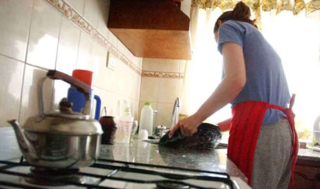 "Libertad" sin salarios dignos no es libertad: trabajadoras de casas particulares con sueldos de miseria y ...