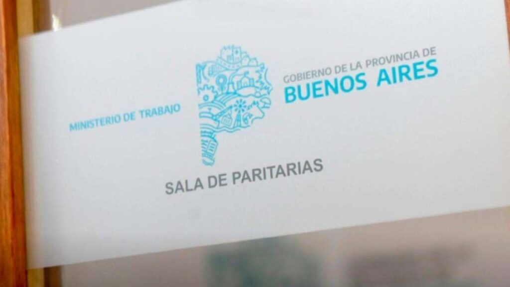 El gobierno bonaerense prepara una nueva oferta salarial a largo plazo para cerrar la discusión con sus est...