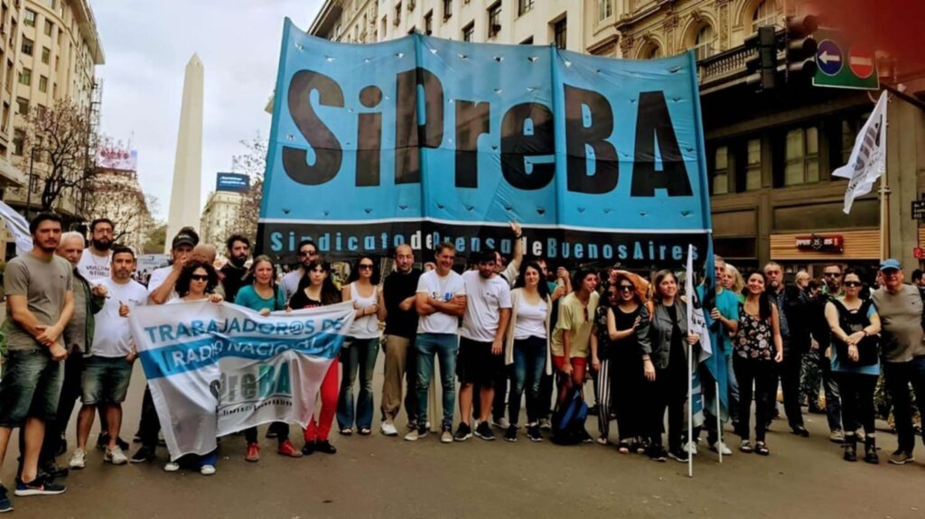 Salarios deprimidos, pluriempleo y precarización: la foto de la realidad de los trabajadores de prensa