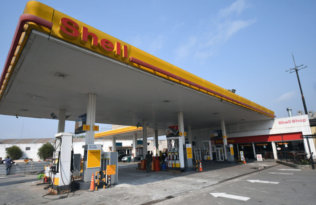 Shell vendió 894 estaciones de servicio a un grupo inversor que preside Manzano y empezaron los rumores del...