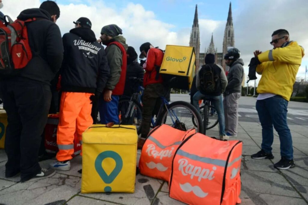 Duro revés internacional para la reforma laboral libertaria: la OIT reconoció a los trabajadores de platafo...