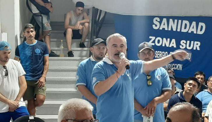 Más de 150 trabajadores pueden quedar en la calle por el cierre de una clínica de Lomas Zamora al que el PA...