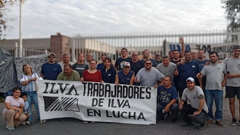 Trabajadores de la fábrica de cerámicos ILVA sostienen un acampe desde hace 10 meses tras el cierre y los 3…