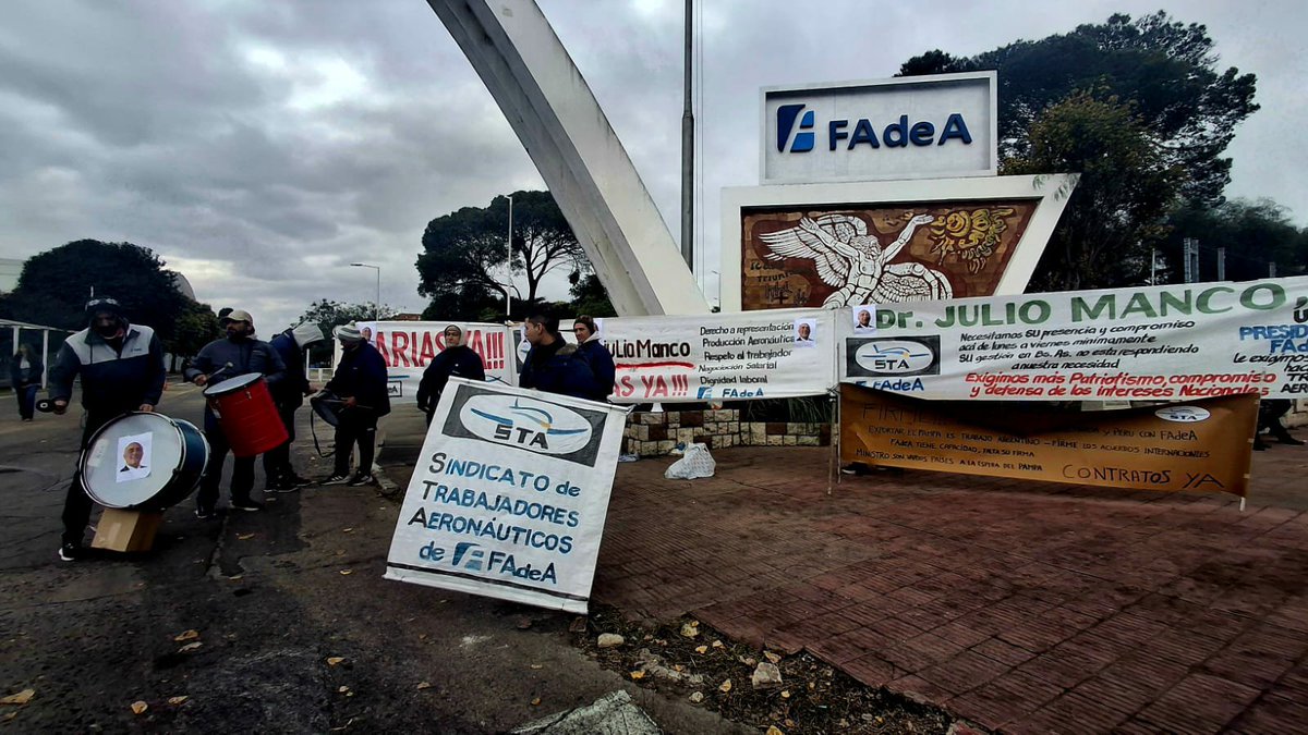 Los gremios entraron al edificio principal de Fadea y pidieron la renuncia del directorio en medio de la cr…