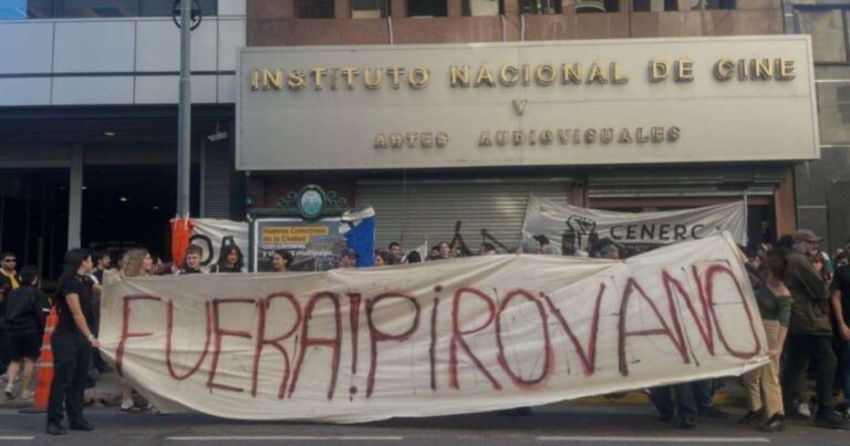 Gremios audiovisuales cruzaron al titular de INCAA por su aval al trabajo infantil y sus incumplimientos la…