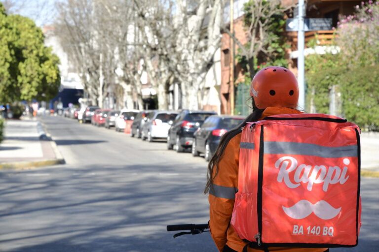 Las apps como única salida laboral: “Hay trabajadores de 50 o 60 años, algunos jubilados, que están arriba …