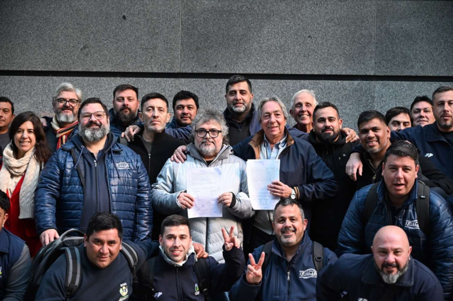 Contra la presión del Gobierno y las patronales, los gremios aceiteros rompieron el cepo al salario y logra…